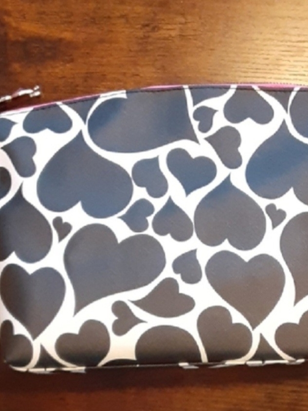 French Bull Heart-Print Black & White Cosmetic Pouch 11x8x2 New With Tags - Picture 1 of 11